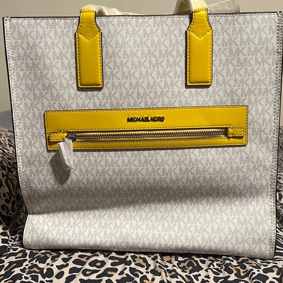 I am selling this MK bag , Brand New - Picture 1 of 4